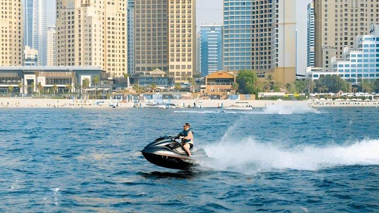 Jet Skiing in Dubai Best Spots and Safety Tips