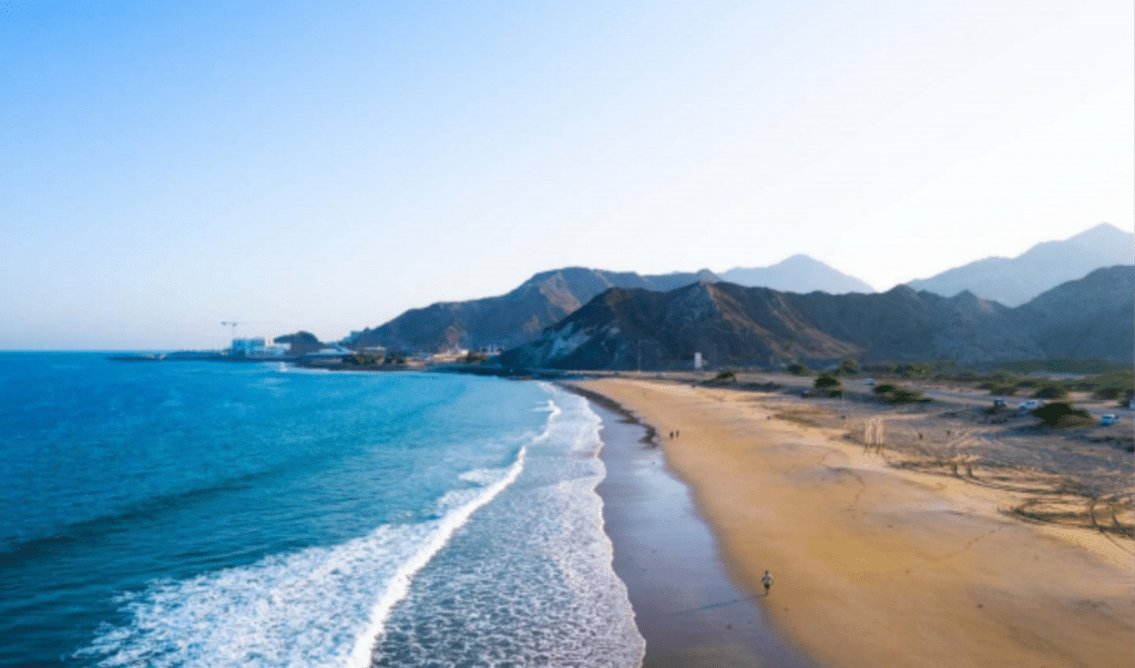 Best places to visit in Fujairah featuring the coastline, Hajar Mountains and historic fort