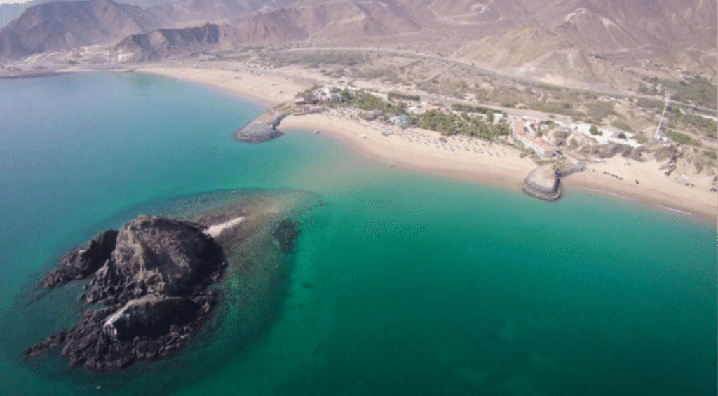 Best places to visit in Fujairah featuring the coastline, Hajar Mountains and historic fort