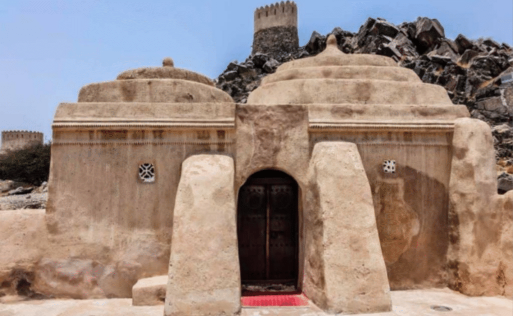 Best places to visit in Fujairah featuring the coastline, Hajar Mountains and historic fort